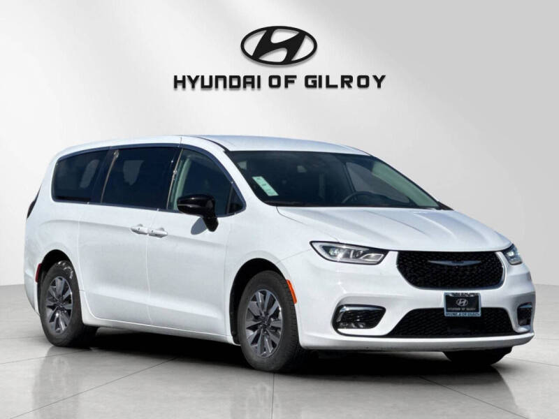 2024 Chrysler Pacifica Plug-In Hybrid Select