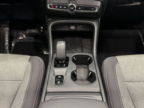 2025 Volvo XC40 B5 Core Bright Theme