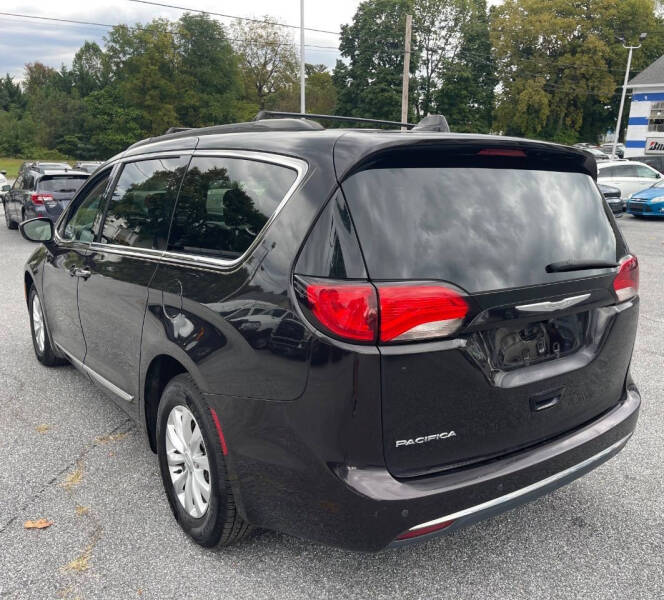 2017 Chrysler Pacifica Touring-L