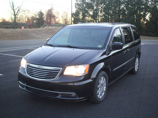 2015 Chrysler Town & Country Touring photo 3