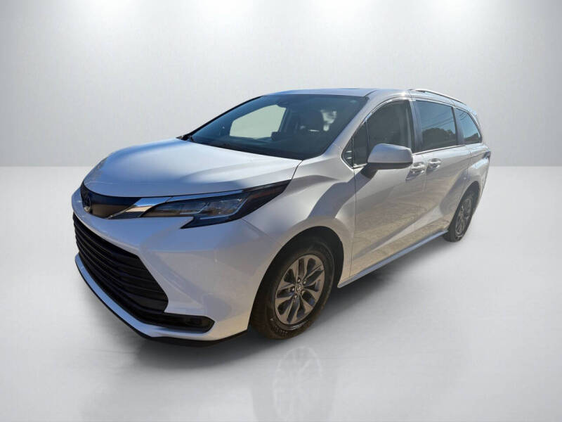 2022 Toyota Sienna LE 8-Passenger