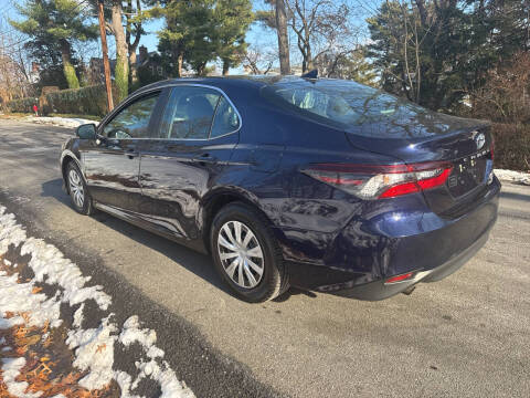 2022 Toyota Camry Hybrid LE