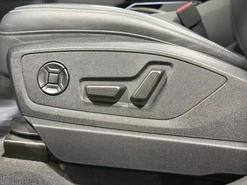 2019 Audi e-tron quattro Premium Plus