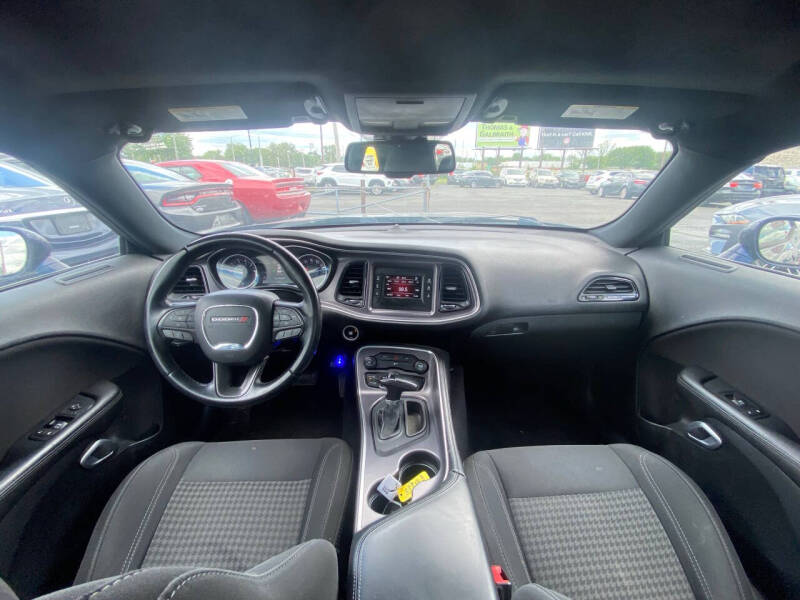 2016 Dodge Challenger SXT Plus