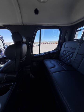 2025 Freightliner M2 106