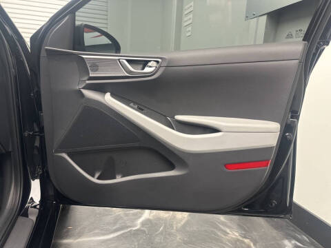 2022 Hyundai Ioniq Hybrid SE