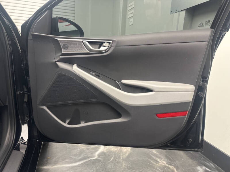 2022 Hyundai Ioniq Hybrid SE