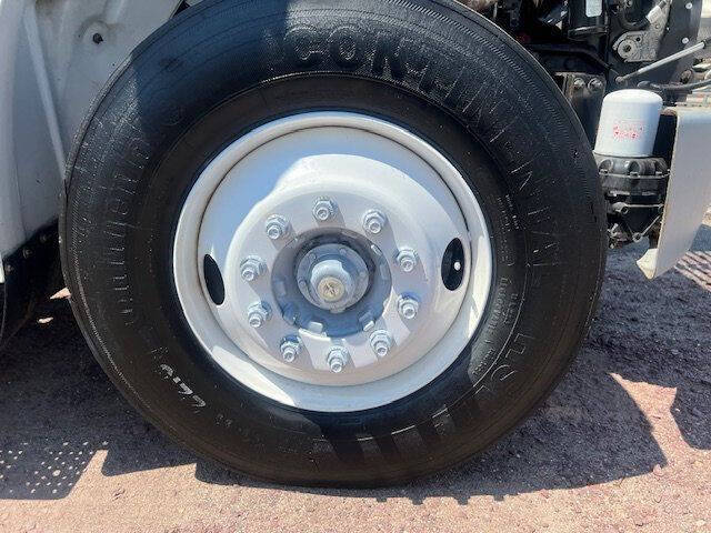 2015 Freightliner M2 106