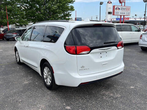 2017 Chrysler Pacifica Touring-L