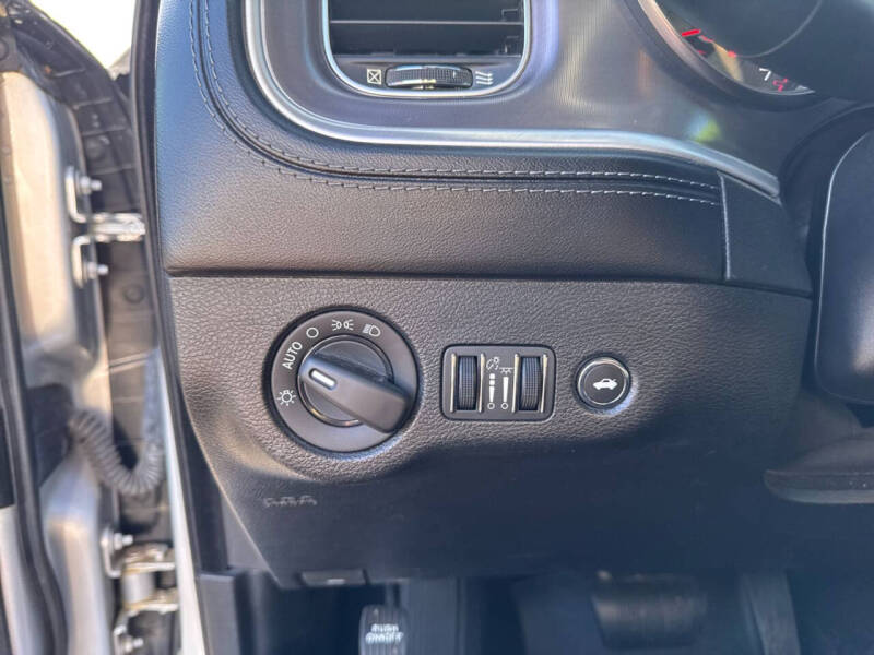 2019 Dodge Charger SXT