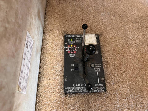 2005 Workhorse Hurricane