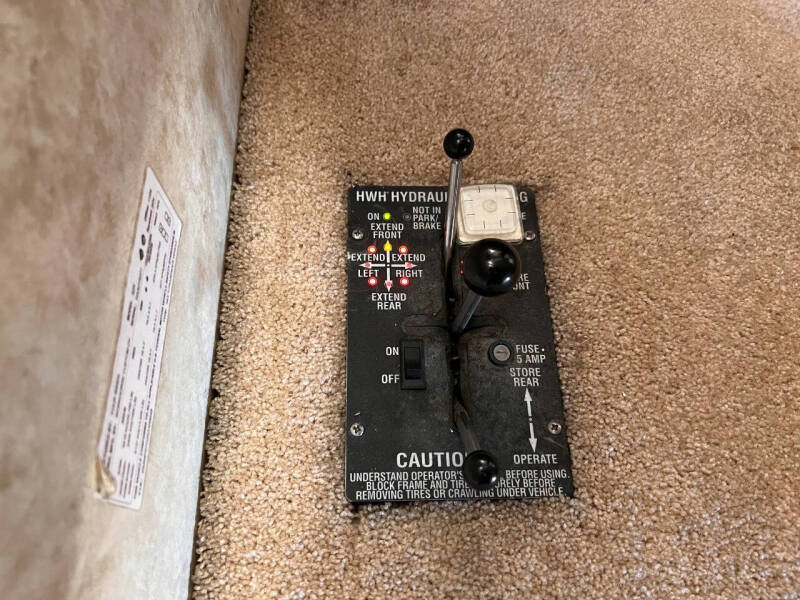 2005 Workhorse Hurricane