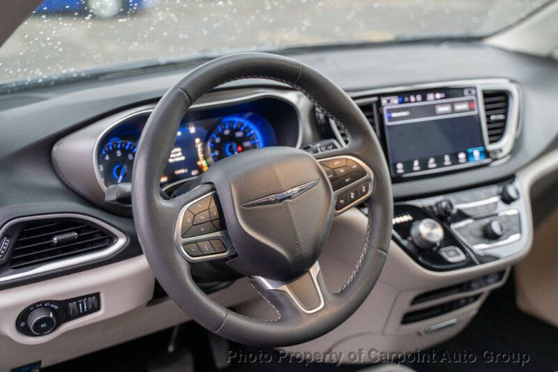 2022 Chrysler Pacifica Touring L