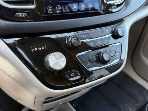 2017 Chrysler Pacifica Touring-L Plus