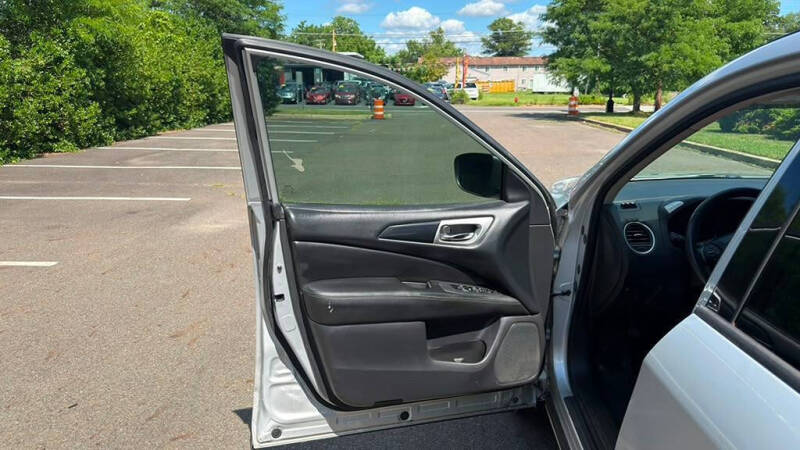 2018 Nissan Pathfinder SV