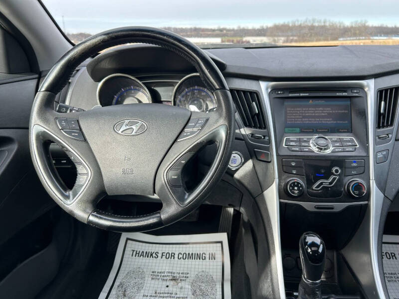 2011 Hyundai Sonata SE photo 3