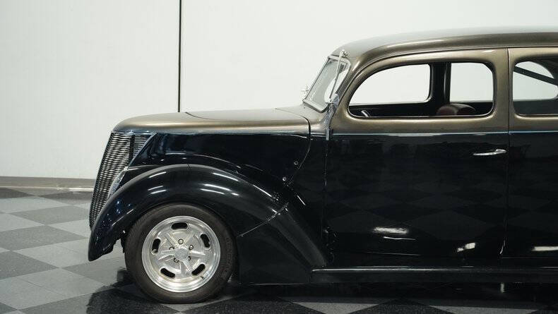 1937 Ford Tudor
