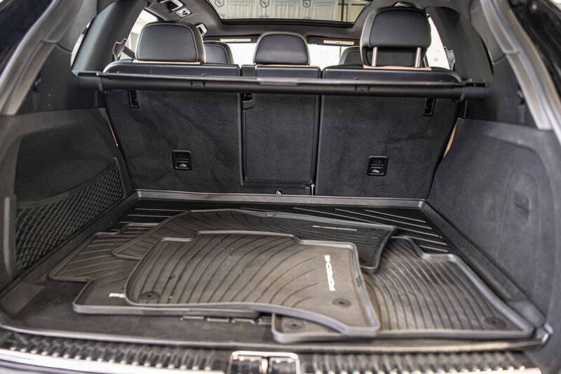 2017 Porsche Cayenne Platinum Edition