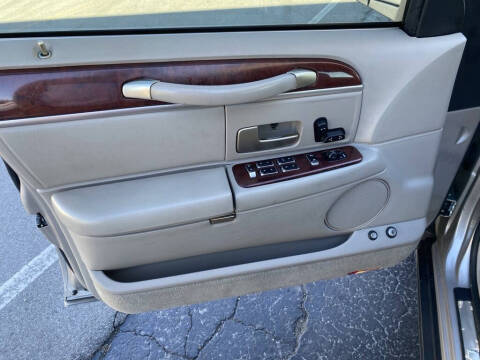 2003 Lincoln Town Car Executive