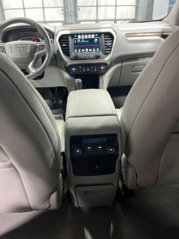 2017 GMC Acadia SLE-2