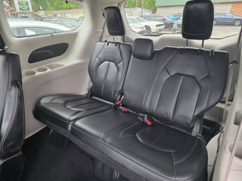 2017 Chrysler Pacifica Touring-L