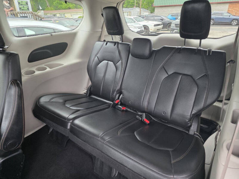 2017 Chrysler Pacifica Touring-L