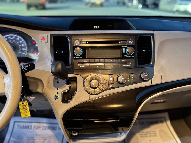 2012 Toyota Sienna Base 7-Passenger