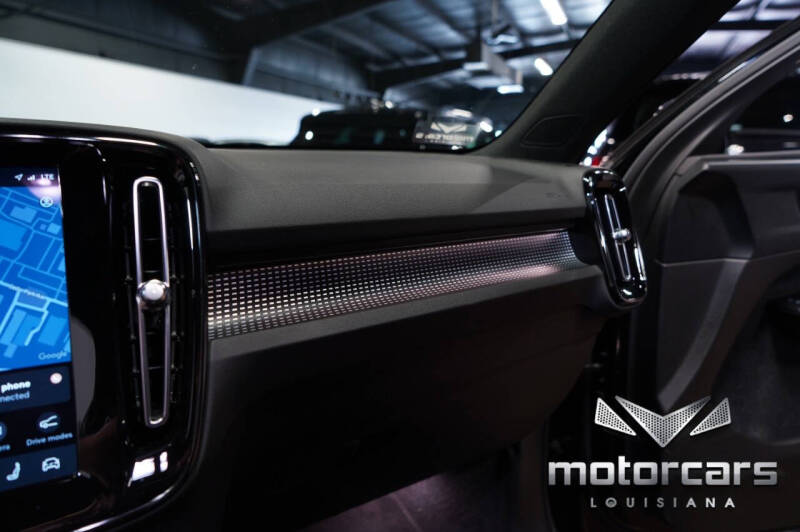 2023 Volvo XC40 B5 Plus Dark Theme