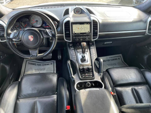 2013 Porsche Cayenne GTS