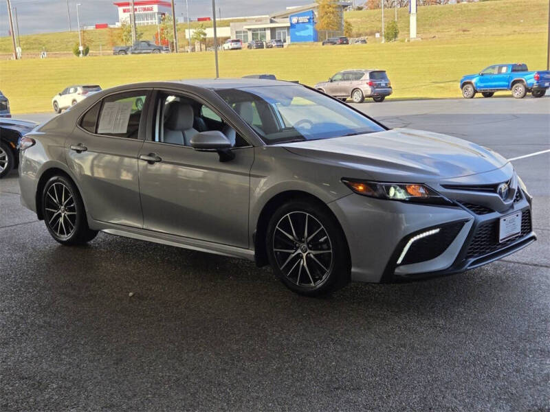 2024 Toyota Camry Hybrid SE