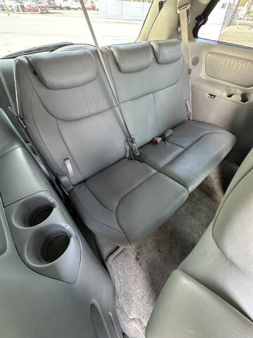 2004 Toyota Sienna XLE 7 Passenger