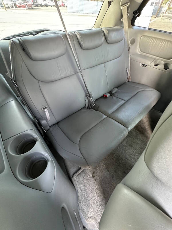 2004 Toyota Sienna XLE 7 Passenger