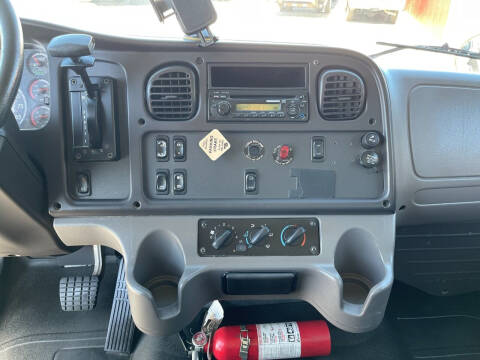 2013 Freightliner Business class M2