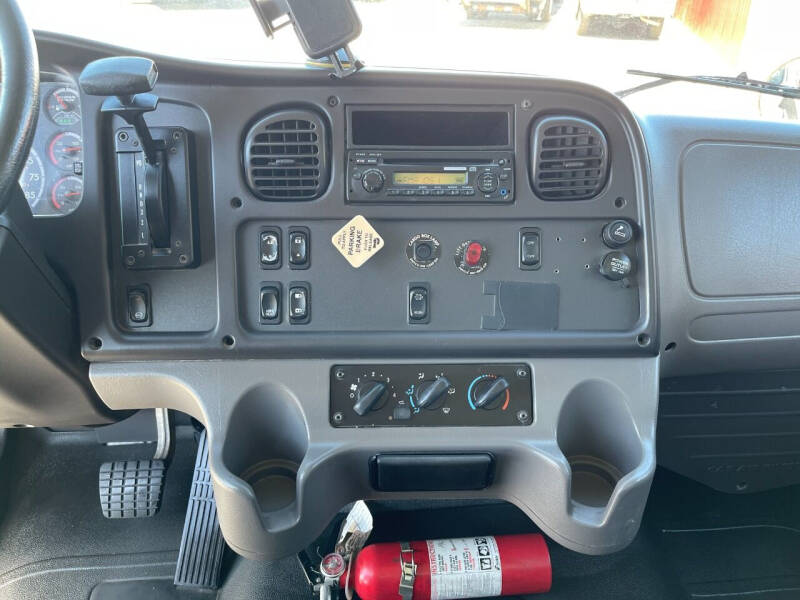 2013 Freightliner Business class M2