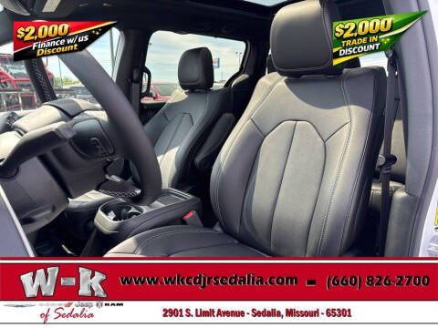 2027 Chrysler Pacifica Select