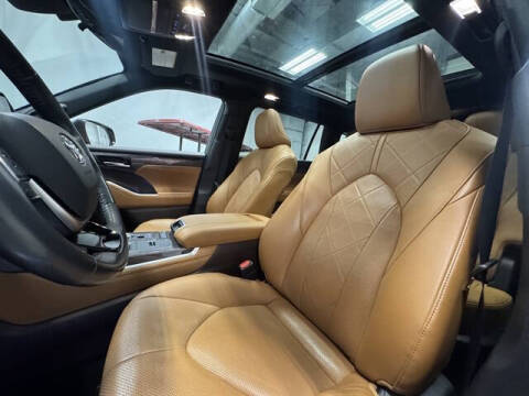 2021 Toyota Highlander Hybrid Platinum