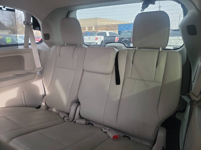 2013 Chrysler Town and Country Touring-L