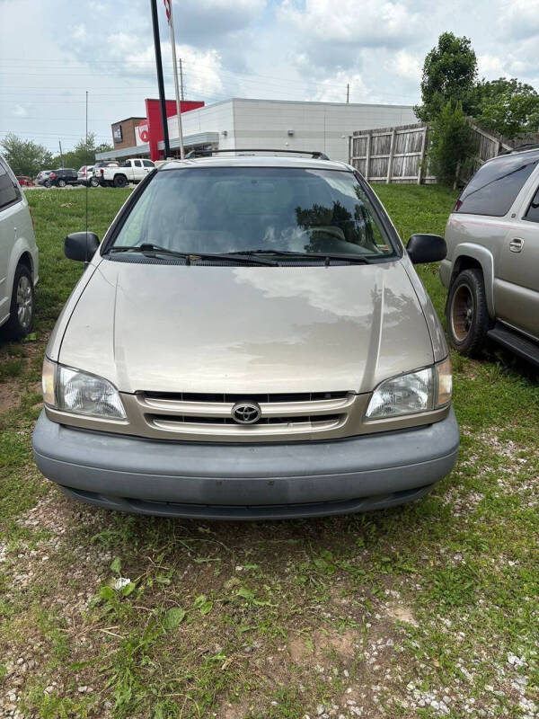 2000 Toyota Sienna LE