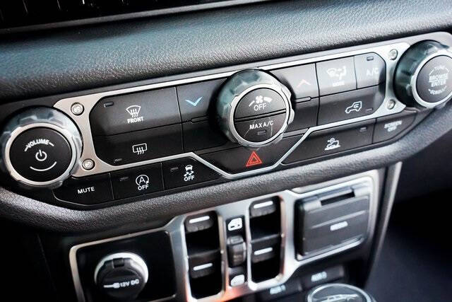 2025 Jeep Gladiator NightHawk