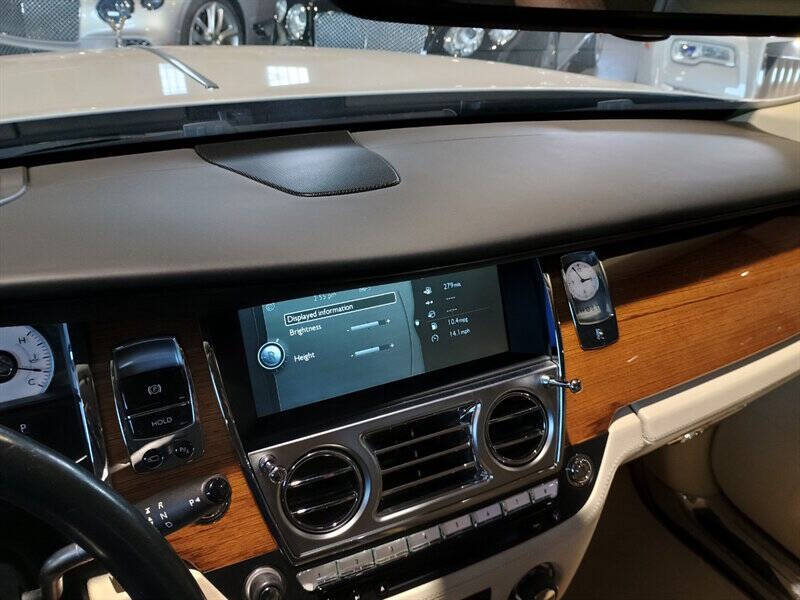 2011 Rolls-Royce Ghost 41