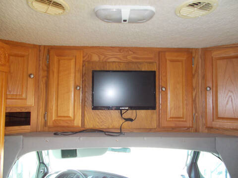 2004 Ford E450 MODEL 5270