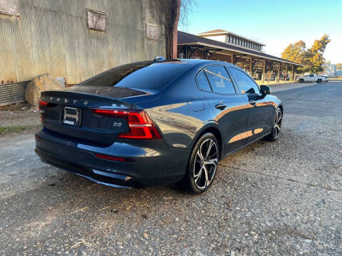 2024 Volvo S60 B5 Plus Dark Theme