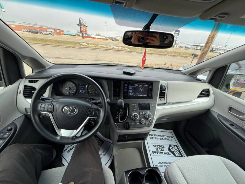 2015 Toyota Sienna LE 7-Passenger