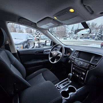 2017 Nissan Pathfinder S