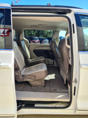 2017 Chrysler Pacifica Touring-L