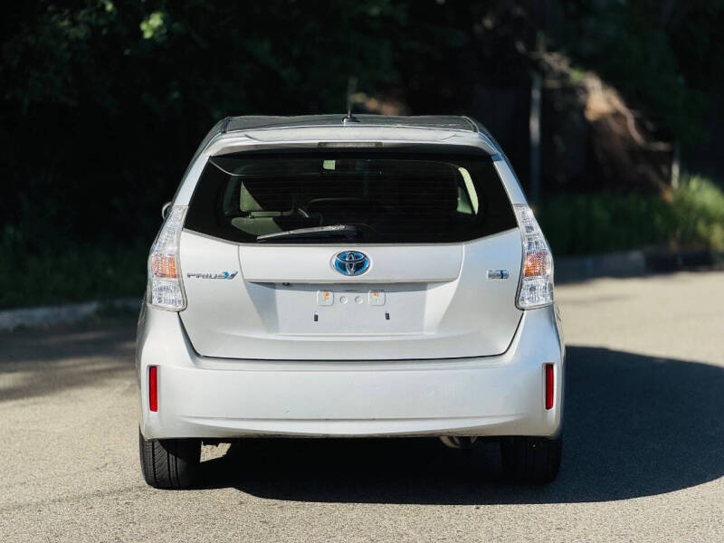 2012 Toyota Prius v Two