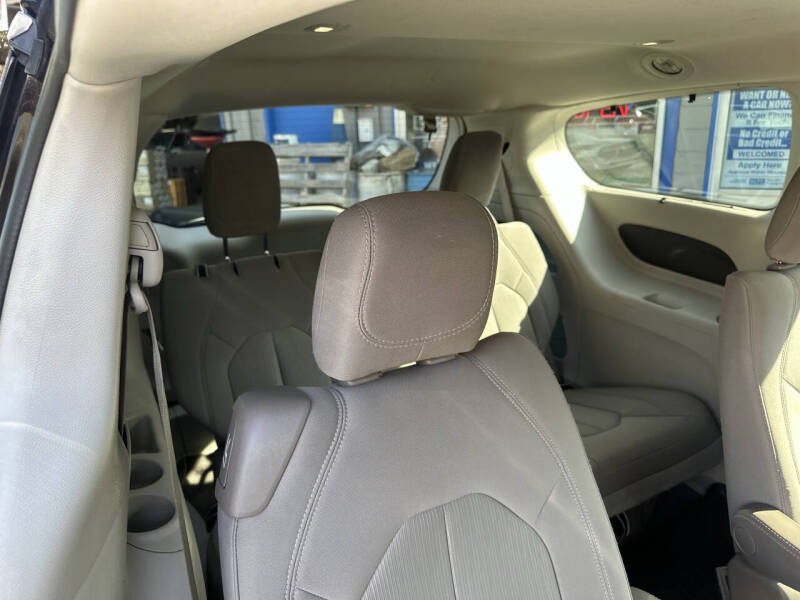 2017 Chrysler Pacifica Touring-L