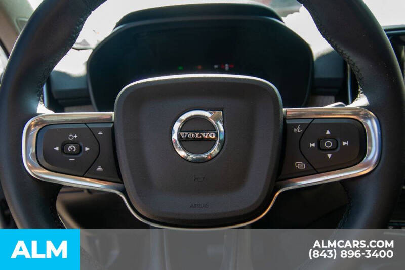 2023 Volvo XC40 B5 Plus Bright Theme