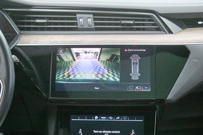 2022 Audi e-tron quattro Premium