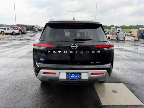 2025 Nissan Pathfinder SL
